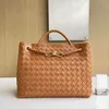 B Family 8-Line Buckle Andiamo Original Leather 2024 New Woven Womens Portable Single Shoulder Crossbody Officiell Document Tote Bag HSE JTWE3