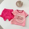 衣類セット夏の半袖レタープリントかわいいトップティーラックソリッドカラーショーツパンツ幼児幼児綿セット2pcs