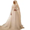 Classique Une Ligne Femmes Robe De Mariée Col Haut Manches Longues Robes De Mariée Musulmanes Dentelle Appliques Balayage Train Robe Sur Mesure vestidos de novia