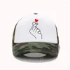 Cappellini da baseball con stampa cuore e dito da baseball da uomo e da donna, cappelli estivi freschi in rete, cappelli snapback regolabili alla moda