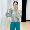 Kadın Tişörtleri Renkli Klasik Miyake Üst Kadınlar 2024 Sonbahar Üstün Pileli Gevşek Peplum Yuvarlak Boyun Uzun Kollu Alt Gömlek