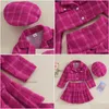 Famille correspondant tenues 4 7 ans mode enfants filles automne vêtements ensembles 3pcs bébé à manches longues bouton manteau plissé jupe à carreaux chapeau enfant Dhgxj