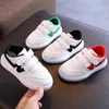 Anpassad sneaker B22 sneaker Spring / Autumn Shoe Board Shoes Skate Sneaker Fashionabla Kid Girl Shoe Kids Luxury Shoe White Sneaker Them Boy Shoe Choe Childs Trainer