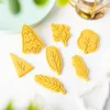 Bakningsverktyg Cartoon Christmas Tree Cookie Mold Creative Plant Mini Press Fondant Cutter Autumn Leaf Mönster Biscuit DIY