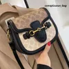 Shoulder Bags Womens Bag 2024 Trend Luxury Designer Handbag Retro Fashion High Quality Black Brown Rose Red Crossbody