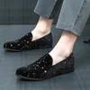 Moda nova chegada dos homens apontou veludo preto deslizamento em vestido casual sapatos de baile masculino mocassins formais calçados de casamento