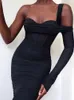 Sukienki swobodne Wannathis Sukienka na ramię Kobiety czarny siatka Ruched PROM CLUB CLUB CORSET BODYCON SEXY Fashion Streetwear Ubranie