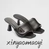 Geklede schoenen Zacht gevoerde nappa sandalen Slippers Sandalen Strass Luxe ontwerpers Damesschoenen met platformhak Klassieke driehoekige gesp Verfraaid enkelbandje