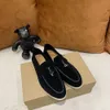 Designer Loro Woman Shoes Män Suede LP Läderrosa Fink Shoe Little Gold Lock Travel Man Sneaker Foder Gummi Sole Black Suede Shoe Tail With Box Size 35-45