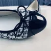 Sandalia de diseñador Chaneles zapatos flofer sole zapato solo para mujeres 2024 primavera otoño francés buco poco profundo arco suave de danza versátil