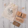 1Set Handgemaakte Baby Milestone Kaarten Vierkant Gegraveerd Hout Zuigelingen Baden Geschenken Geboren Pography Kalender Po Accessoires 240125