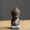 Mini Akcesoria ogrodowe Buddha Statua Tea Pet Ceramiczna Feng Shui Miniatury medytacyjne Dekor ogrodowy Rzeźba Dom Rysunek 240124