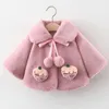 babzapleume Herfst Winter Baby Bontjas Peuter Meisje Jas Koreaanse Warme Fleece Pluche Schattige Aardbei Sjaal geboren Kleding 021 240122