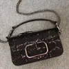 刺繍入りビーズクロスボディバッグデザイナーハンドバッグ女性ラグジュアリーバッグショルダーバッグ金属磁気バックルフラップトップミラー品質高価な牛革財布
