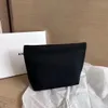 Bolsa de lona preta designer Instagram Logotipo clássico Bolsa de maquiagem impressa Bolsa de toalete feminina de grande capacidade Bolsa de literatura pública Bolsa de armazenamento Bolsa de lavagem