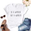 Kvinnors T-skjortor är en krigare inte Worrier Print Women Tshirts Cotton Casual rolig skjorta för Lady Yong Girl Top Tee Hipster 6 Color FS-4