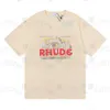 Rhudes إصدار Mens T-Shirt مصمم أزياء الصيف فضفاضة تنفس القطن غير الرسمي للملابس الفاخرة الشارع الأبجدية طباعة تي شيرت فاخر تي شيرت