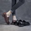 Sapatos de vestido Mocassins de couro de camada superior para mulheres 2024 primavera e outono mulheres solteiras britânicas com saltos pequenos médios