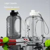 Wasserflaschen Sommer Große Kapazität Outdoor-Sport Fitness Wasserkocher Tragbarer Strohhalm Plastikbecher Hochtemperaturbeständiger Topfbauch