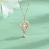 Gioielli firmati Swarovski con elementi di cristallo, una romantica confessione dei sogni, una collana a cuore con mongolfiere che saltano, versione più alta