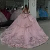 Abito Quinceanera con scollo a cuore rosa scintillante 2024 Spalle scoperte Appliques Perline Party Sweet 16 Ball Gown Abiti da ballo di laurea