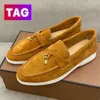 Designer loafers skor loro kvinnor män avslappnad sneaker sommar charms walker vit ensam mocka loafer tricolor båt pulver män kvinnor klänning sko chaussure