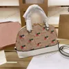 Designer Strawberry Style Crossbody Bag stor kapacitet handväska kvinnor axelväska lyx kamera väska skallväska hinkväska klassisk kvinnlig orgelväska kuddväska 240206