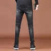 Jeans masculinos homem quebrado calças de cowboy calças magras rasgadas ajuste fino com buracos bolsos tubo apertado preto rasgado tendência 2024 regular