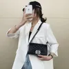 Popular deste ano para mulheres em, a nova versão coreana da bolsa de corrente do Instagram, bolsa transversal diagonal de ombro único sofisticada e versátil 2024 com 78% de desconto no atacado da loja