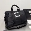 M41414/M41418 Designer Keepall Bagage Bag Mężczyźni Mężczyźni Mężczyźni Mody Projektant Torba podróży Duża torebka metalowa wisiorek na płótnie skórzane jedno ramienie