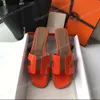Tasarımcı Kadın Terlik Moda Lüks Jöle Renkli Deri Deri Sandalet Hotel Banyo Ayakkabıları Açık Plaj Ayakkabıları Sıradan Ayak Ayakkabı Kutusu Boyutu 35-42