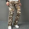 Herr jeans 2023 nya män high street hip hop camouflage rak jeans snygga män kamo skarvade hål lapp lösa denim byxor t240205