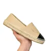 디자이너 Sandal Chaneles Loafer 신발 여자를위한 어부 신발 2024 여름 캔버스 정품 가죽 싱글 신발 잔디 짜는 게으른 남자 두꺼운 단독 신발