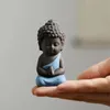 Mini Akcesoria ogrodowe Buddha Statua Tea Pet Ceramiczna Feng Shui Miniatury medytacyjne Dekor ogrodowy Rzeźba Dom Rysunek 240124