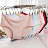 Kvinnors trosor Hög midja thongs Silk Satin Sömlös underkläder Sexig underkläder Kvinnliga sport bekväma G-strängar