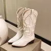 أحذية الكاحل مطرزة على Western Western Cowboy Boot Women الخريف الشتاء أحذية بطول الركبة المدببة الكعب السميك الفخذ أحذية الكعب عالية الفرسان 230830
