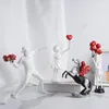 Colección de esculturas de Banksy Estatua del lanzador de flores Arte pop Globo moderno Estatuilla de niña Oficina Decoración del hogar Accesorios Calle 240202
