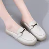 Sandálias 2024 couro genuíno feminino casual branco sapatos planos verão metade chinelos luz respirável cuidado