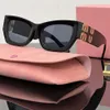 Luxury miuity miue okulary przeciwsłoneczne projektant dla kobiet mężczyzn okularów goggle liter plażowy sun metalowe nogi mu design smu09ws SMU11WS Okulary 1 Z1Z6