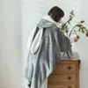 Одеяла-накидка Одеяло с кроличьими ушками из овечьей шерсти Кондиционер Домашний флисовый плед с ленивым капюшоном Носимый плед