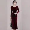 Sukienki swobodne Wysokiej jakości aksamitne wieczorne sukienka Elegancka kobieta długie rękawy Bodycon Fall Winter Ladies Temperament Syrenka