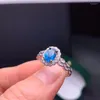 Pierścienie klastra Butikowa biżuteria 925 Srebrny Srebrny Inkrustowany Natural Blue Topaz Cieszonka Pierścień Mini Fash