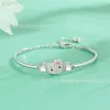 Designer-Swarovski-Schmuck mit Kristallelementen. Das Kitty Cat-Armband verfügt über eine Love Crystal High-Version