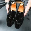 Mode nya ankomst män pekade svart sammet slip på casual klänning hemkommande skor manliga formella loafers bröllopskor