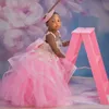 Robes d'anniversaire pour enfants rose clair, robes de demoiselle d'honneur, col transparent, robes de bal en tulle à plusieurs niveaux pour petites filles pour mariage, robes de mariée à plumes et perles NF101