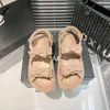 Slides designer sandália chaneles sapatos de salto vento arco sandálias para mulheres verão cabeça redonda casual praia sola grossa romana