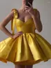 Party Dresses Spaghetti Straps Homecoming Dress for Teens Satin Short Prom Graduation Clow a Line Cocktail med fickor MH929