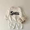 Kläder sätter hösten baby pojke kläder set casual girl brev långärmade toppsportbyxor småbarn pojkar unisex loss bekväm