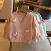 韓国の子供はセーターを編む2024スプリングコットンソフトファッションハートガールズカーディガンキッズ秋のジャケットコート240124