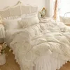 Conjuntos de cama Inverno Macio Esculpido Veludo Fleece Princesa Casamento Saia Set Duvet Cover Quilt Colcha Linho Fronhas